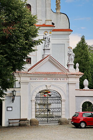 Kirchberg am Walde, Pfarrkirche hl. Johannes der Täufer, Torbau von 1713